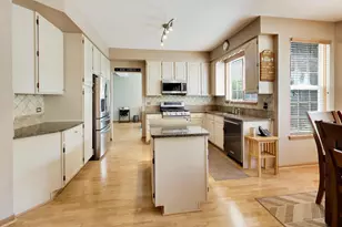 6181 Crossland Blvd, Gurnee, IL 60031 - Photo 5