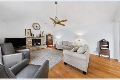 8425 Creekside Lane, Darien, IL 60561 - Photo 5