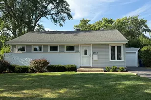 1954 Redwood Ln, Northbrook, IL 60062 - Photo 1