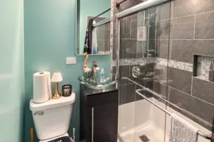 3839 S Giles Ave, Chicago, IL 60653 - Photo 13