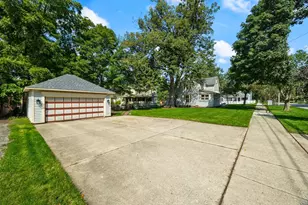 24 N Benton St, Palatine, IL 60067 - Photo 29
