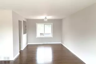 565 Arlene Dr, Wood Dale, IL 60191 - Photo 5