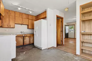 1114 S 5th St, Dekalb, IL 60115 - Photo 7