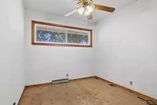 1114 S 5th St, Dekalb, IL 60115 - Photo 9