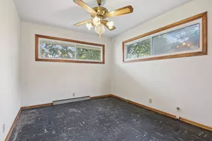 1114 S 5th St, Dekalb, IL 60115 - Photo 11