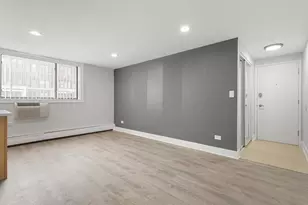 6758 N Sheridan Ave, Chicago, IL 60626 - Photo 3