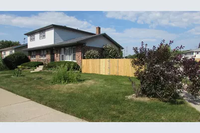 9235 N Callero Drive, Niles, IL 60714 - Photo 1