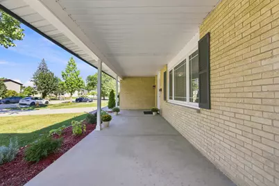 1805 W Willow Lane, Mount Prospect, IL 60056 - Photo 3