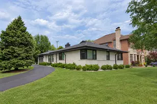 4754 W North Shore Ave, Lincolnwood, IL 60712 - Photo 3
