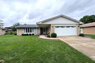1610 E Dogwood Ln, Mount Prospect, IL 60056 - Photo 1