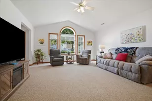 1312 Inglewood Cir, Bloomington, IL 61704 - Photo 3