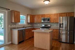 982 Rosefield Ln, Aurora, IL 60504 - Photo 5