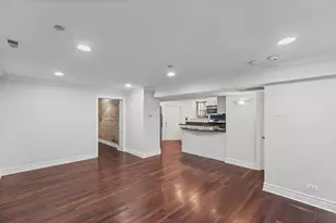 1918 W Cullom Ave, Chicago, IL 60613 - Photo 5