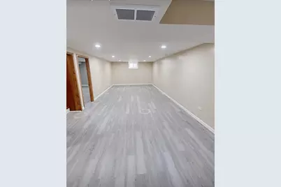 8635 Drake Avenue, Skokie, IL 60076 - Photo 9