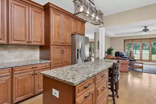 2189 Hidden Valley Dr, Naperville, IL 60565 - Photo 9