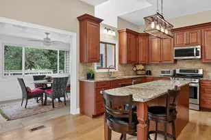 2189 Hidden Valley Dr, Naperville, IL 60565 - Photo 5