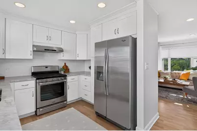 211 S Dorchester Avenue, Wheaton, IL 60187 - Photo 11