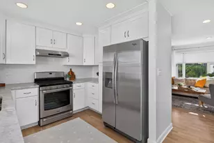 211 S Dorchester Ave, Wheaton, IL 60187 - Photo 11