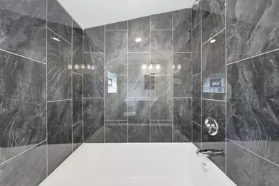 9137 S Essex Avenue, Chicago, IL 60617 - Photo 27