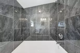 9137 S Essex Ave, Chicago, IL 60617 - Photo 27