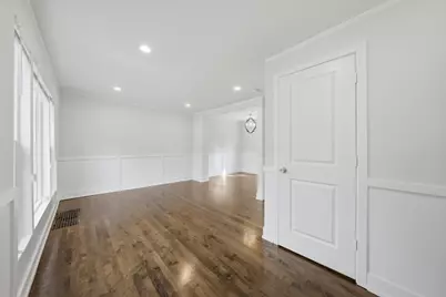 9137 S Essex Avenue, Chicago, IL 60617 - Photo 5