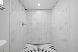 9137 S Essex Ave, Chicago, IL 60617 - Photo 33