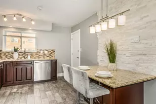 9461 Bay Colony Dr, Des Plaines, IL 60016 - Photo 7