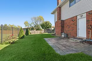 15551 Frances Ln, Orland Park, IL 60462 - Photo 11