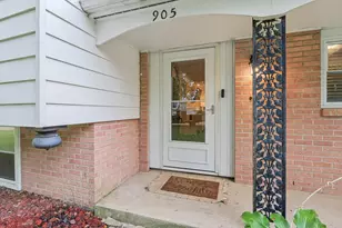905 Stratford Dr, Champaign, IL 61821 - Photo 5