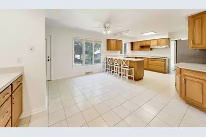 10S324 Hampshire Lane, Willowbrook, IL 60527 - Photo 15