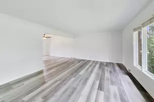 10S324 Hampshire Ln, Willowbrook, IL 60527 - Photo 7