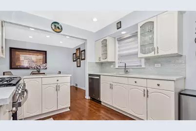 8315 Parkside Avenue, Morton Grove, IL 60053 - Photo 11