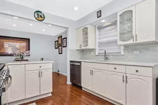 8315 Parkside Ave, Morton Grove, IL 60053 - Photo 11