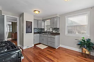 651 W New York St, Aurora, IL 60506 - Photo 9