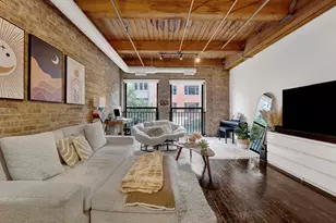 225 W Huron St, Chicago, IL 60654 - Photo 3