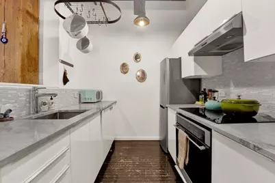 225 W Huron Street #211, Chicago, IL 60654 - Photo 7