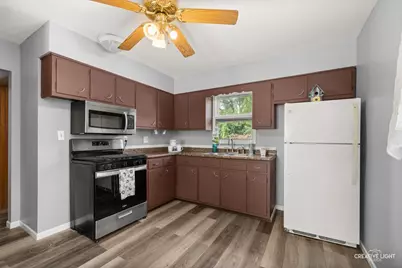 323 Kingswood Drive, North Aurora, IL 60542 - Photo 5