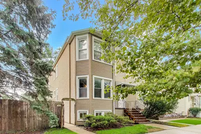 5753 W Giddings Street, Chicago, IL 60630 - Photo 1