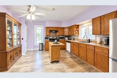 952 Larkin Avenue, Elgin, IL 60123 - Photo 5