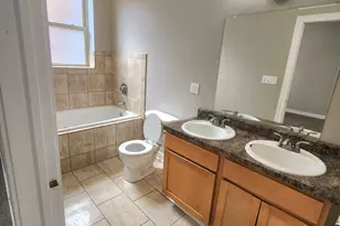 2320 E 70th Pl, Chicago, IL 60649 - Photo 5