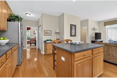 611 Dunhill Lane, Carol Stream, IL 60188 - Photo 9