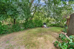 1028 Idlewild Dr, Round Lake Beach, IL 60073 - Photo 25