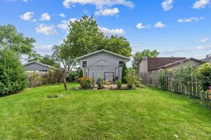 1028 Idlewild Dr, Round Lake Beach, IL 60073 - Photo 23