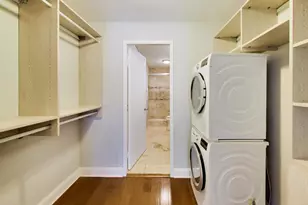 201 E Chestnut St, Chicago, IL 60611 - Photo 13