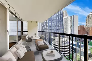 201 E Chestnut St, Chicago, IL 60611 - Photo 3