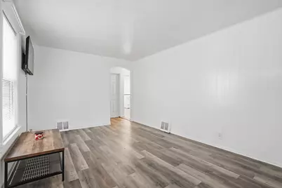 10941 S Avenue C, Chicago, IL 60617 - Photo 13