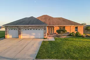 1048 Windfield Dr, Manteno, IL 60950 - Photo 1
