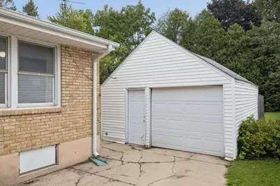 1031 Glenwood Avenue, Waukegan, IL 60085 - Photo 19