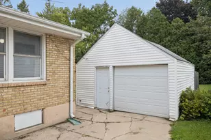 1031 Glenwood Ave, Waukegan, IL 60085 - Photo 19