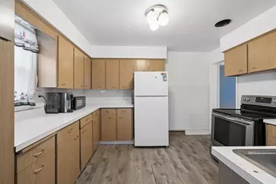 1031 Glenwood Avenue, Waukegan, IL 60085 - Photo 9